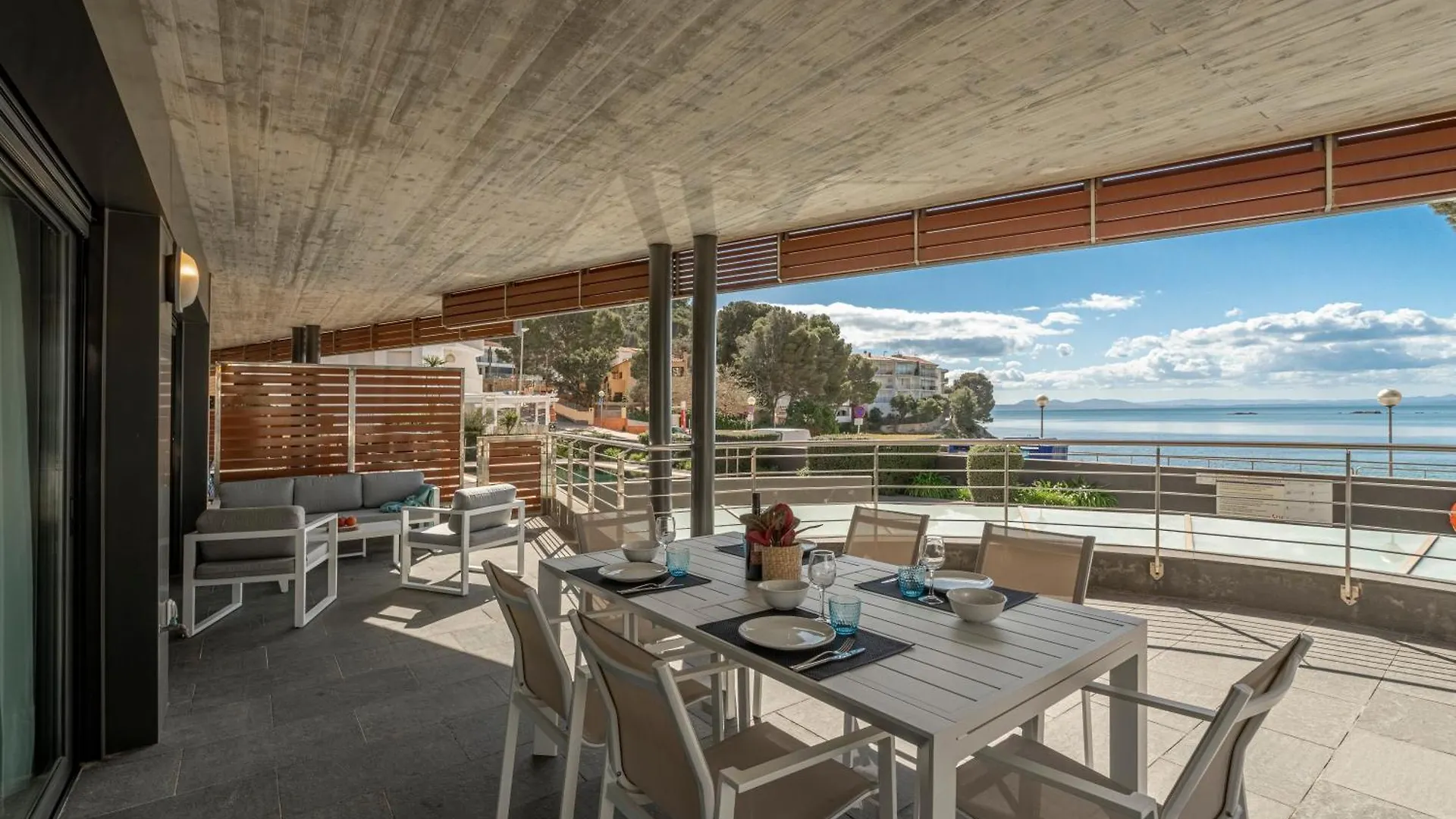 Апартаменты Apartamento Con Gran Terraza Delante Del Mar Росас